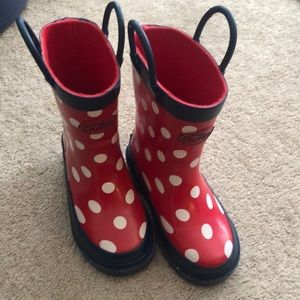 Adorable rain boots.